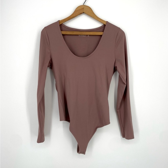 Abercrombie & Fitch Soft AF Scoop Neck Bodysuit in Mauve Size M - Picture 2 of 8
